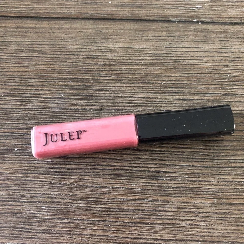 Julep Lip Gloss in color: Charming